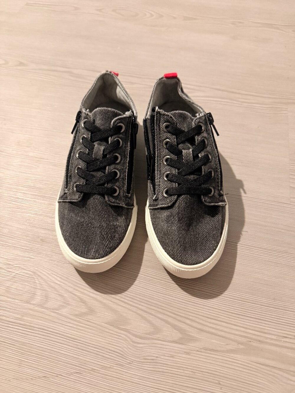 Cat & Jack Boys Sneakers – Size 5 Youth – Gray Casual Shoes – Zipper Detail